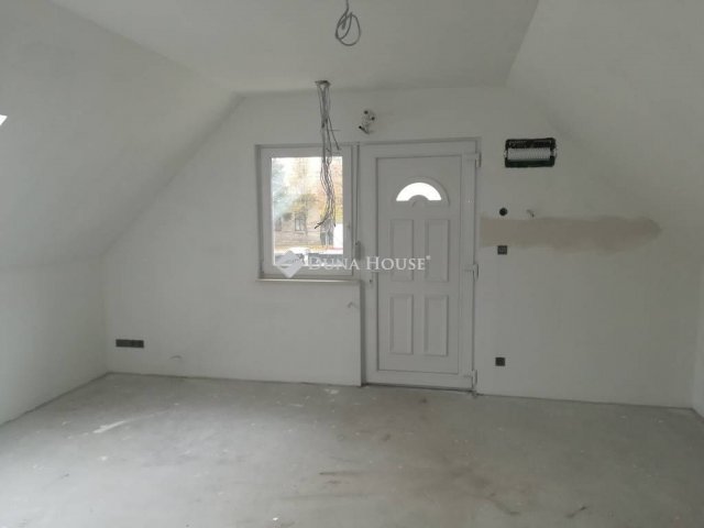 Eladó téglalakás, Budaörsön, Károly Király utcában, 3 szobás