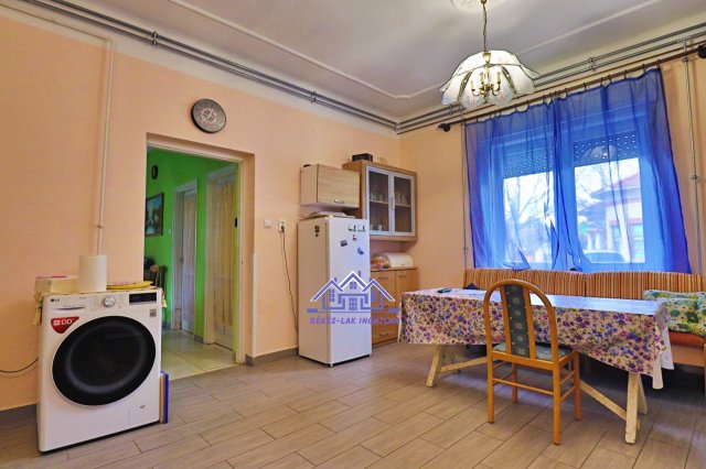 Eladó családi ház, Békésen 85 M Ft, 5 szobás