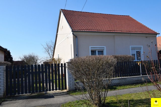Eladó családi ház, Lócson 45 M Ft, 2 szobás