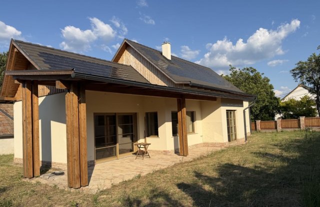 Eladó családi ház, Perbálon 189.9 M Ft, 4 szobás