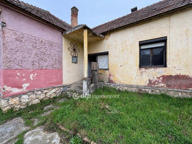 Eladó családi ház, Bakonyszentivánon 8.5 M Ft, 2 szobás
