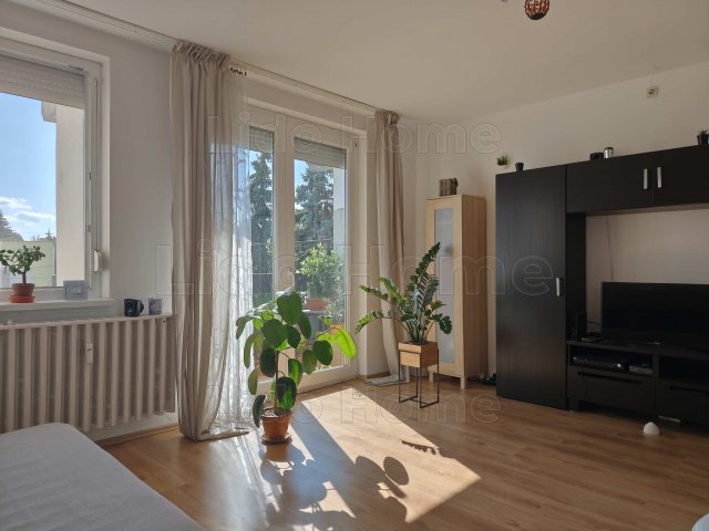 Eladó panellakás, Veszprémben 59 M Ft, 2 szobás