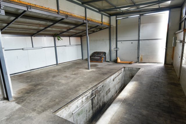 Kiadó ipari ingatlan, Veszprémben 200 E Ft / hó