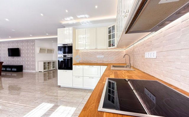 Eladó családi ház, Miskolcon 190 M Ft, 5 szobás