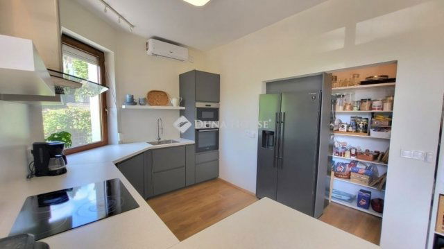 Eladó családi ház, Csobánkán 225 M Ft, 6 szobás