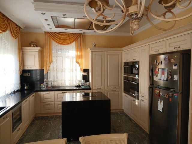 Eladó családi ház, Győrött 249 M Ft, 6 szobás