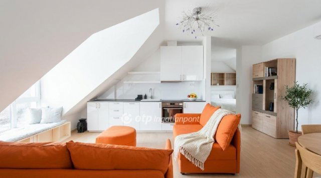 Eladó téglalakás, Balatonkenesén 84.9 M Ft, 1+1 szobás