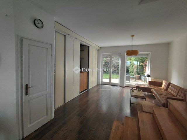 Eladó sorház, Budapesten, III. kerületben 159.9 M Ft, 4 szobás