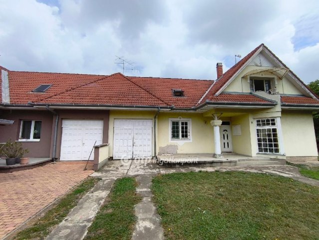 Eladó ikerház, Orosházán 38 M Ft, 1+3 szobás