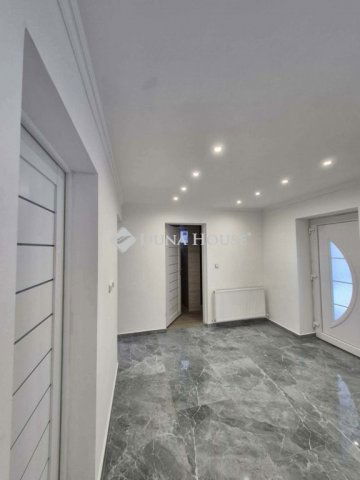 Eladó családi ház, Ercsiben 54 M Ft, 3 szobás