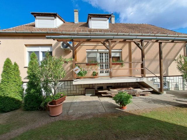 Eladó családi ház, Baján 68.9 M Ft, 3 szobás