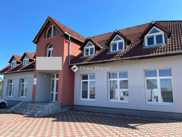 Eladó sorház, Vasváron, Győrvári utcában 270 M Ft, 30 szobás
