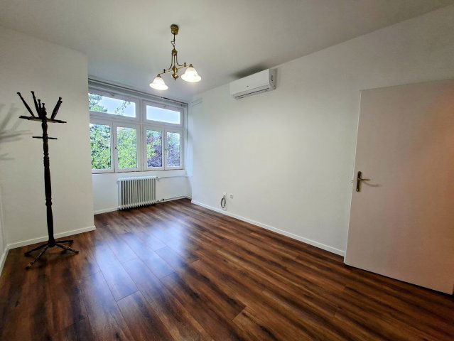 Kiadó ipari ingatlan, Tapolcán, Hősök terén 160 E Ft / hó