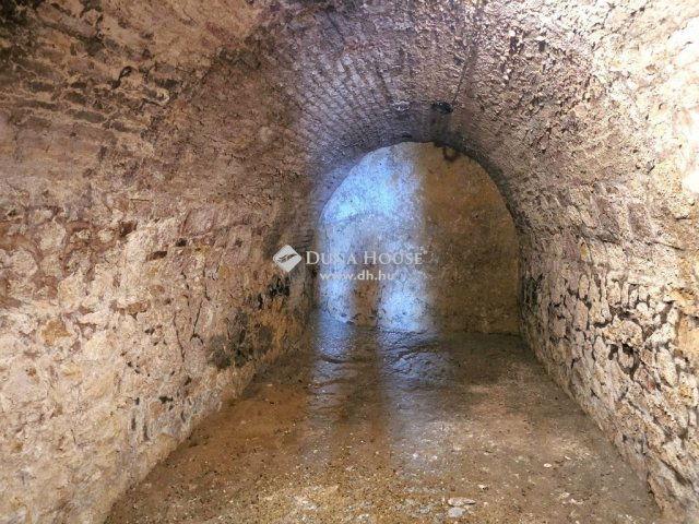 Eladó családi ház, Pécsett 145 M Ft, 5 szobás