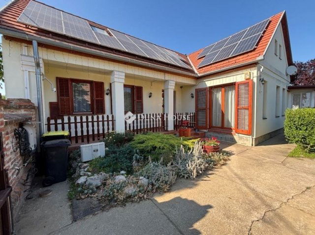 Eladó családi ház, Palkonyán 137 M Ft, 7 szobás