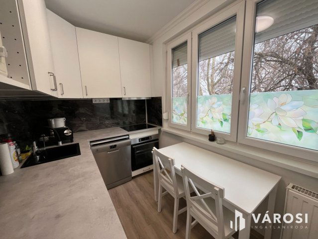 Kiadó panellakás, albérlet, Debrecenben 300 E Ft / hó, 4 szobás