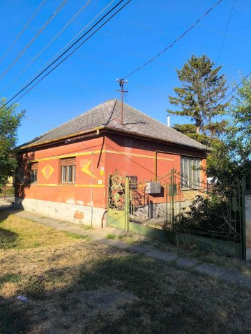 Eladó családi ház, Tiszaföldváron 10 M Ft, 3 szobás