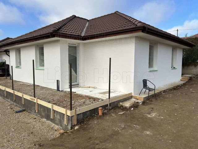 Eladó családi ház, Tabon 65 M Ft, 4 szobás