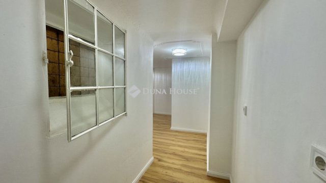 Eladó téglalakás, Budapesten, V. kerületben 89.5 M Ft, 4 szobás
