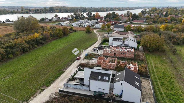 Eladó ikerház, Ráckevén 97.5 M Ft, 5 szobás