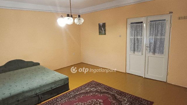 Eladó családi ház, Bakson 17 M Ft, 2 szobás