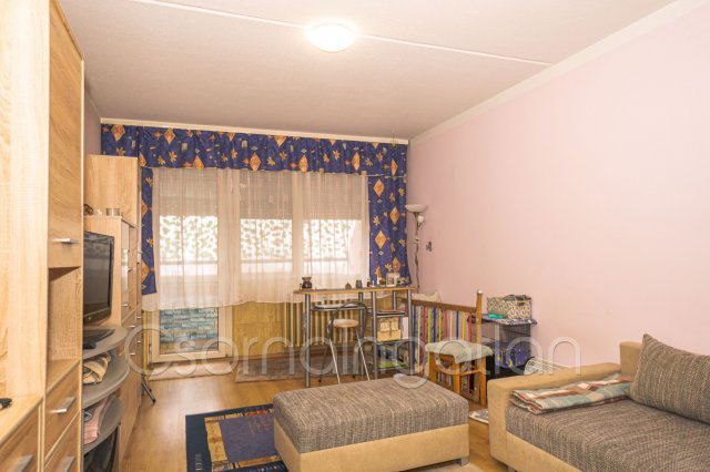 Eladó téglalakás, Csornán 32.9 M Ft, 1 szobás