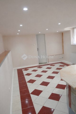 Eladó téglalakás, Sopronban 39.5 M Ft, 2 szobás