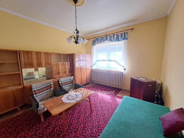 Eladó családi ház, Kunmadarason 13.7 M Ft, 2+1 szobás