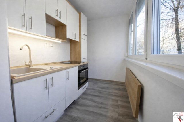 Eladó téglalakás, Pécsett 57.9 M Ft, 2+1 szobás