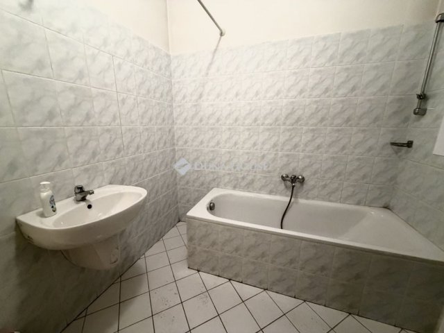 Eladó téglalakás, Budapesten, IV. kerületben 66.5 M Ft, 1 szobás