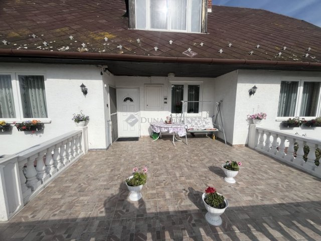 Eladó családi ház, Halászin 89.5 M Ft, 5 szobás