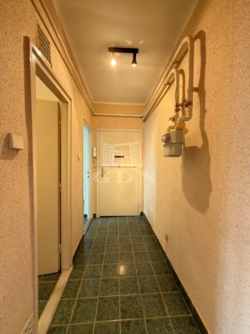 Eladó téglalakás, Székesfehérvárott 39.9 M Ft, 1 szobás