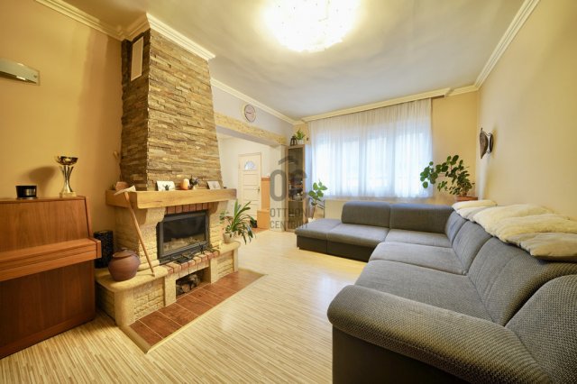 Eladó sorház, Solymáron 174.9 M Ft, 5 szobás