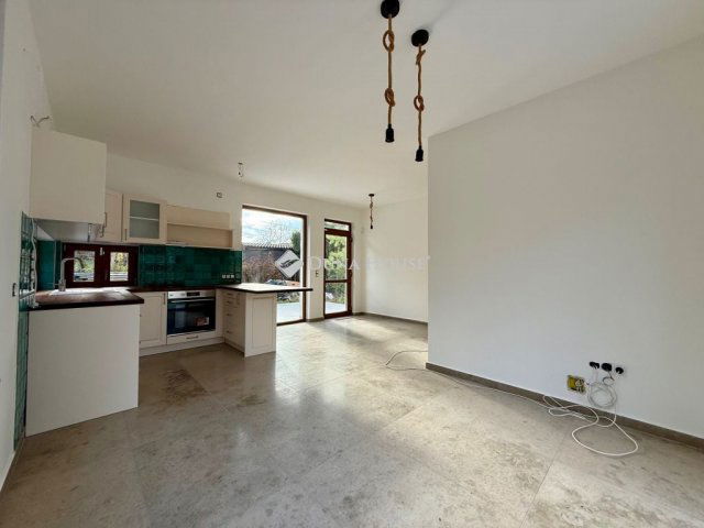 Eladó ikerház, Tihanyban 189.9 M Ft, 5 szobás