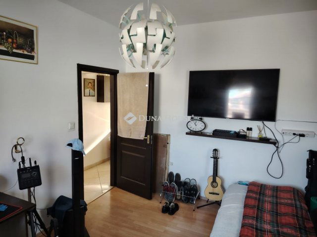 Eladó családi ház, Szigetszentmiklóson 154.9 M Ft, 5 szobás