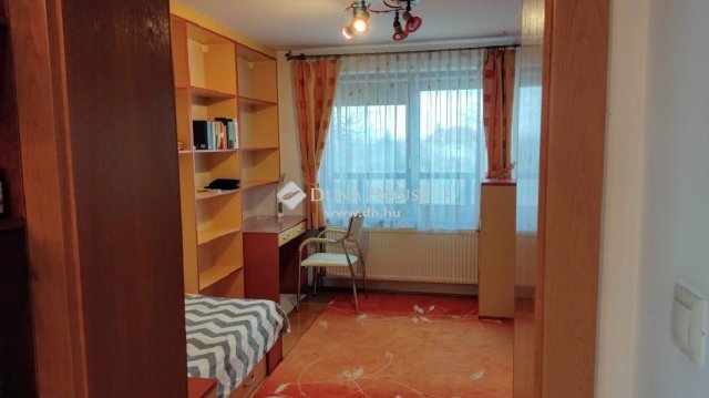 Eladó családi ház, Esztergomban 219 M Ft, 4 szobás