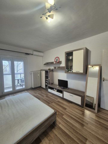 Kiadó panellakás, albérlet, Pécsett, Építők útján, 2 szobás