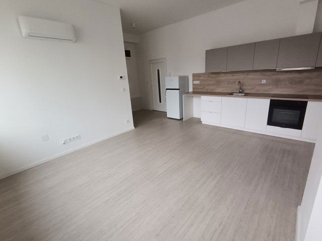 Eladó téglalakás, Székesfehérvárott, Széchenyi utcában