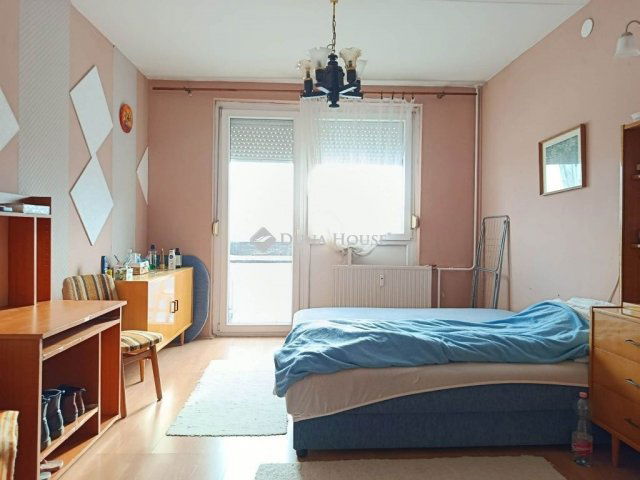 Eladó panellakás, Debrecenben 58.9 M Ft, 3 szobás