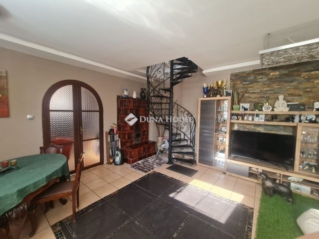 Eladó családi ház, Budapesten, XV. kerületben 254.9 M Ft