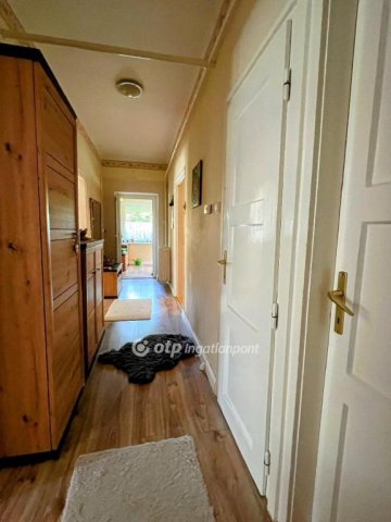 Eladó családi ház, Komlón 55.9 M Ft, 5 szobás