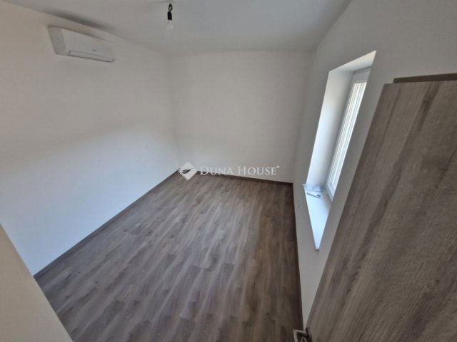 Eladó ikerház, Lajosmizsén 71.9 M Ft, 4 szobás
