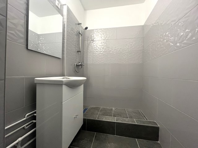 Eladó panellakás, Gyulán 32 M Ft, 2 szobás