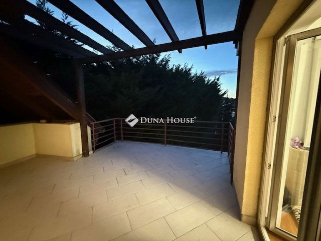 Eladó ikerház, Budapesten, III. kerületben 319.9 M Ft, 5 szobás