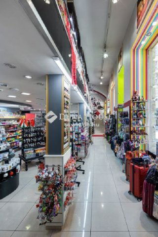 Eladó üzlethelyiség, Budapesten, V. kerületben 952.5 M Ft