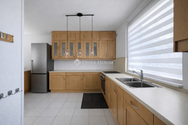 Eladó családi ház, Pomázon 144.9 M Ft, 5 szobás