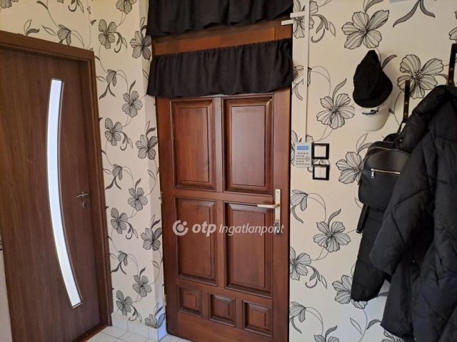 Eladó téglalakás, Gyöngyösön 42.5 M Ft, 2 szobás