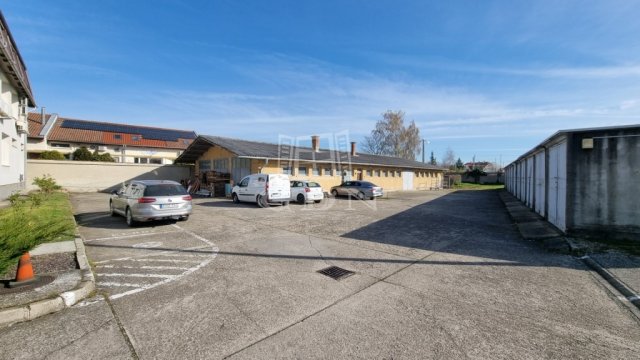 Kiadó iroda, Székesfehérvárott 90 E Ft / hó, 6 szobás