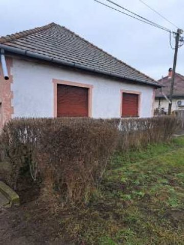 Eladó családi ház, Hatvanban 33 M Ft, 4 szobás