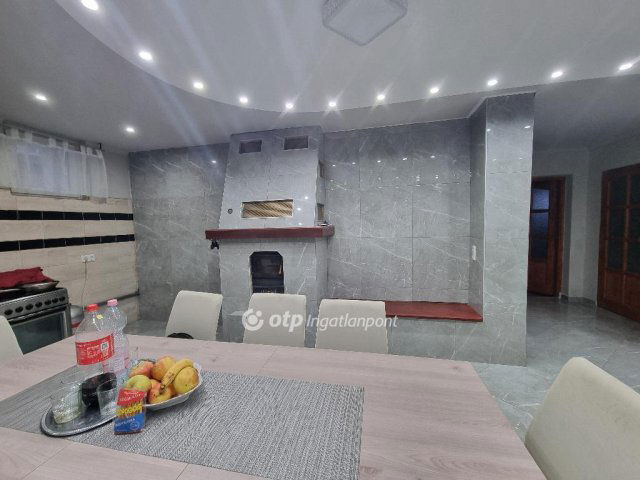 Eladó családi ház, Celldömölkön 79.99 M Ft, 4+3 szobás